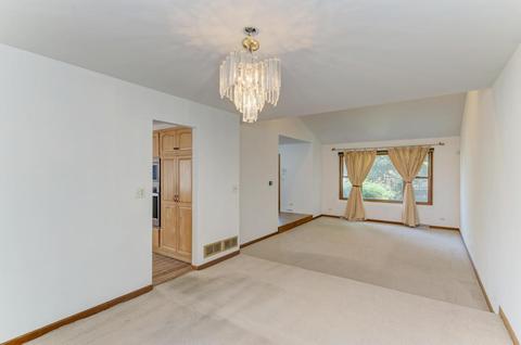221 Windsor Dr, Bartlett, IL 60103 photo 4