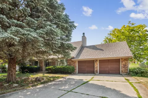 5209 Abbey Dr, Mchenry, IL 60050