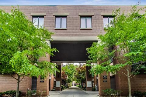 1447 N Cleveland Ave #H, Chicago, IL 60610
