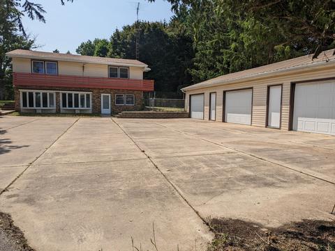 3020 W Pearl City Rd, Freeport, IL 61032