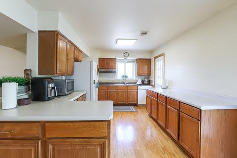 9461 Dee Rd, Des Plaines, IL 60016 photo 18