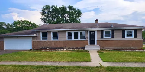 433 W Natoma Ave, Addison, IL 60101