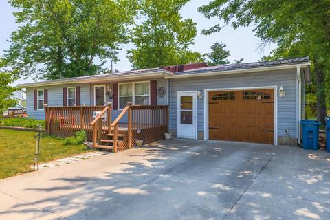 219 Scott St, Chenoa, IL 61726