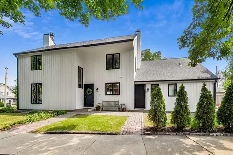 341 Granby Rd, Lake Forest, IL 60045