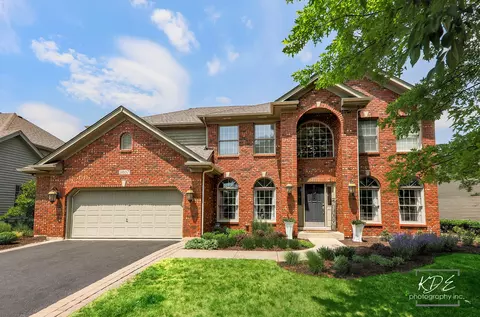 3807 Sunburst Ln, Naperville, IL 60564