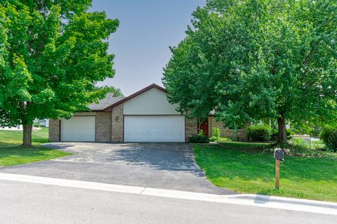 5253 Red Tail Dr, Machesney Park, IL 61115