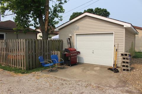 1407 E Main St, Clinton, IL 61727 photo 5