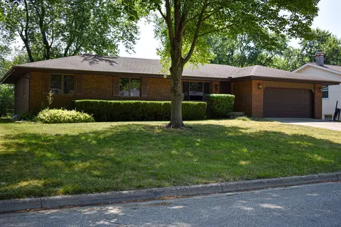 208 Felmley Dr, Normal, IL 61761 photo 2