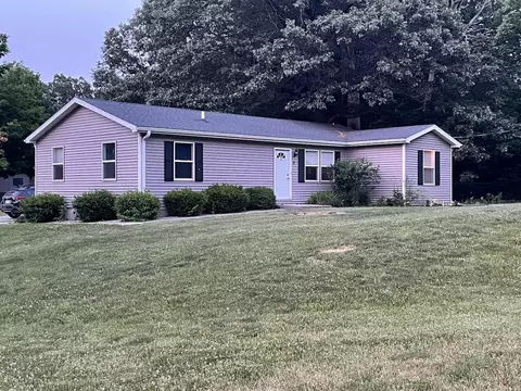 2 Olivia Dr, Mackinaw, IL 61755