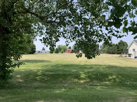 4087 E 2370th Rd, Sheridan, IL 60551