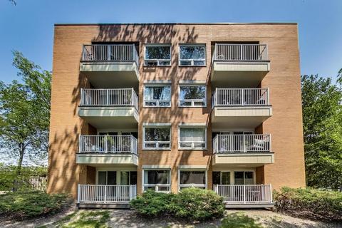 1635 N Milwaukee Ave #205, Libertyville, IL 60048