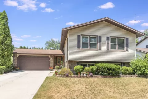 615 N Pinecrest Rd, Bolingbrook, IL 60440