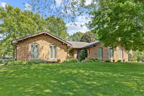 906 Huntsmoor Dr, Frankfort, IL 60423