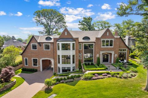 16 Carlisle Dr, Oak Brook, IL 60523