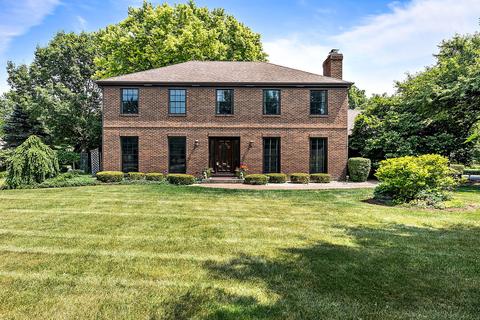 40 W170 Deer Run Dr, Saint Charles, IL 60175