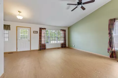 603 Meadow Ln, Harvard, IL 60033 photo 2