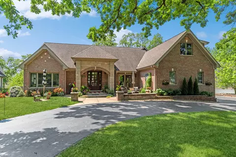 701 W Center Rd, Palatine, IL 60074
