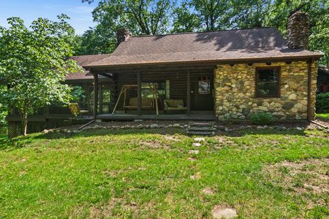 3211 E Longwood Dr, Crete, IL 60417