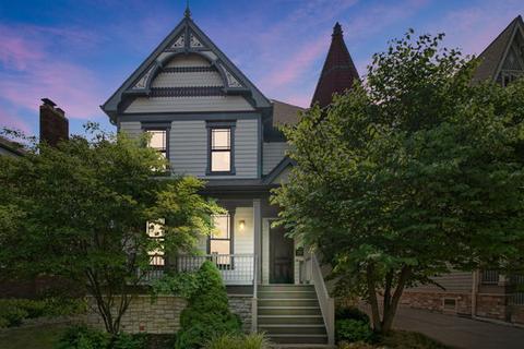 385 Downing Rd, Riverside, IL 60546