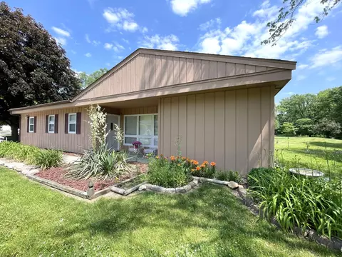 2106 Cypress Dr, Champaign, IL 61821
