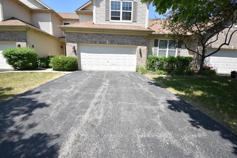 590 Countryfield Ln, Elgin, IL 60120