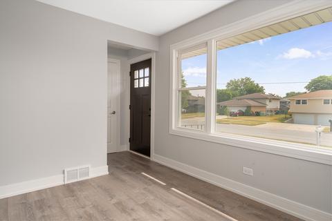 8048 S Oketo Ave, Bridgeview, IL 60455 photo 8