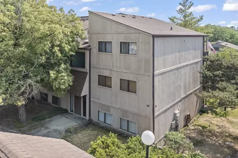 48 Oak Hill Colony #11, Fox Lake, IL 60020