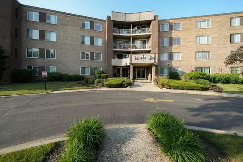 900 E Wilmette Rd #324, Palatine, IL 60074