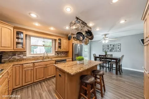 890 Concord Ln, Hoffman Estates, IL 60192 photo 12