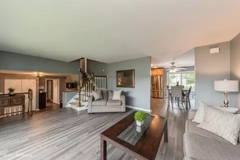 890 Concord Ln, Hoffman Estates, IL 60192 photo 8