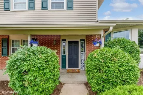 890 Concord Ln, Hoffman Estates, IL 60192 photo 2