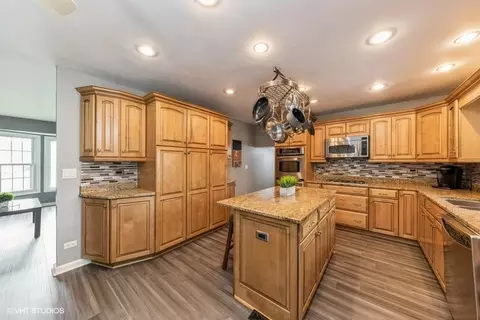 890 Concord Ln, Hoffman Estates, IL 60192 photo 10