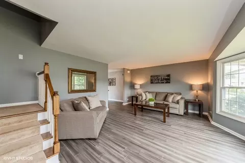 890 Concord Ln, Hoffman Estates, IL 60192 photo 7