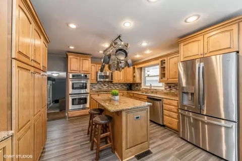 890 Concord Ln, Hoffman Estates, IL 60192 photo 9