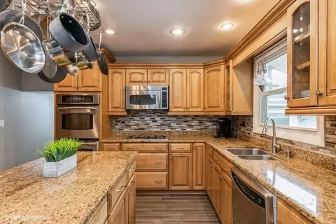 890 Concord Ln, Hoffman Estates, IL 60192 photo 11