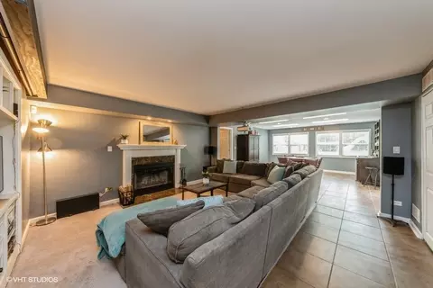 890 Concord Ln, Hoffman Estates, IL 60192 photo 14