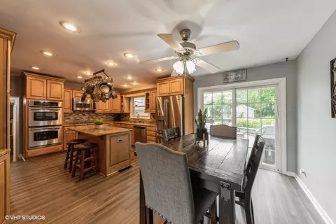 890 Concord Ln, Hoffman Estates, IL 60192 photo 13