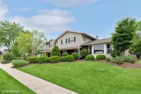 890 Concord Ln, Hoffman Estates, IL 60192