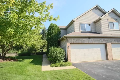 1071 Woodview Ct, Aurora, IL 60502