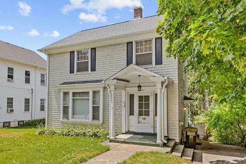 107 N Van Buren St, East Dundee, IL 60118