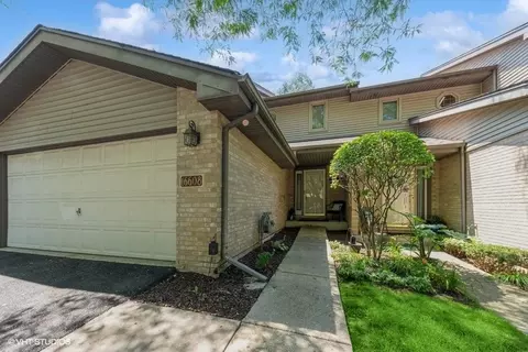 16608 Grants Trl, Orland Park, IL 60467