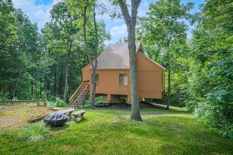 4 Greenwood Trl, Galena, IL 61036