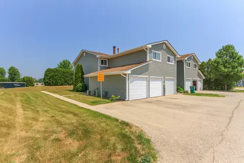 17397 W Chestnut Ln, Gurnee, IL 60031