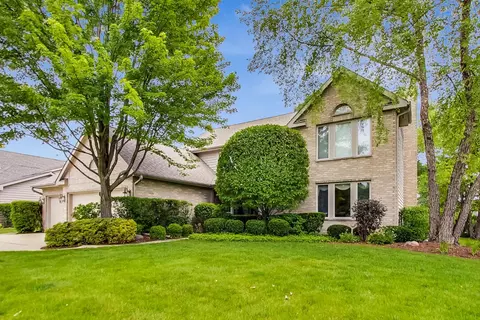 811 Edgemere Rd, Buffalo Grove, IL 60089