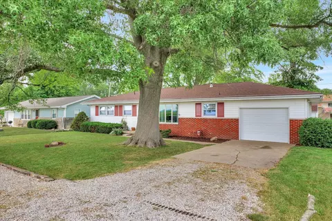 111 Elvin Dr, Ogden, IL 61859 photo 2