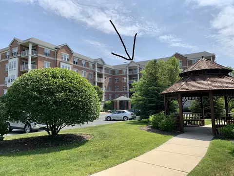 153 Pointe Dr #411, Northbrook, IL 60062
