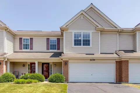 2254 Daybreak Dr, Lake In The Hills, IL 60156