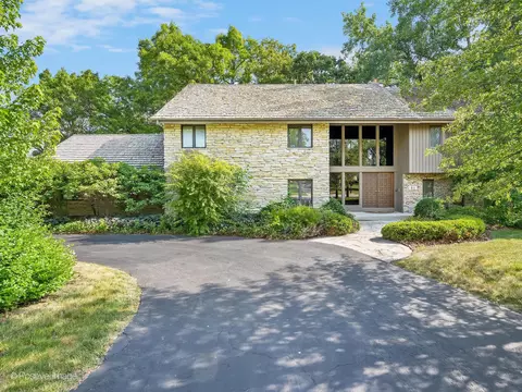 611 Briarwood Dr, Burr Ridge, IL 60527