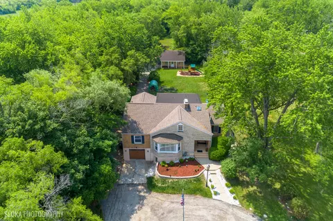 25989 N Midlothian Rd, Mundelein, IL 60060