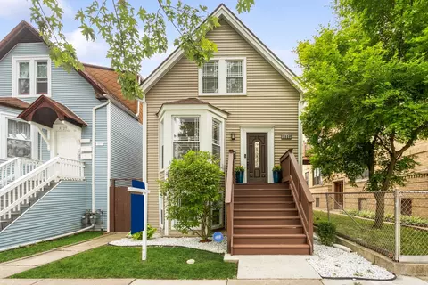 3329 W Berteau Ave, Chicago, IL 60618